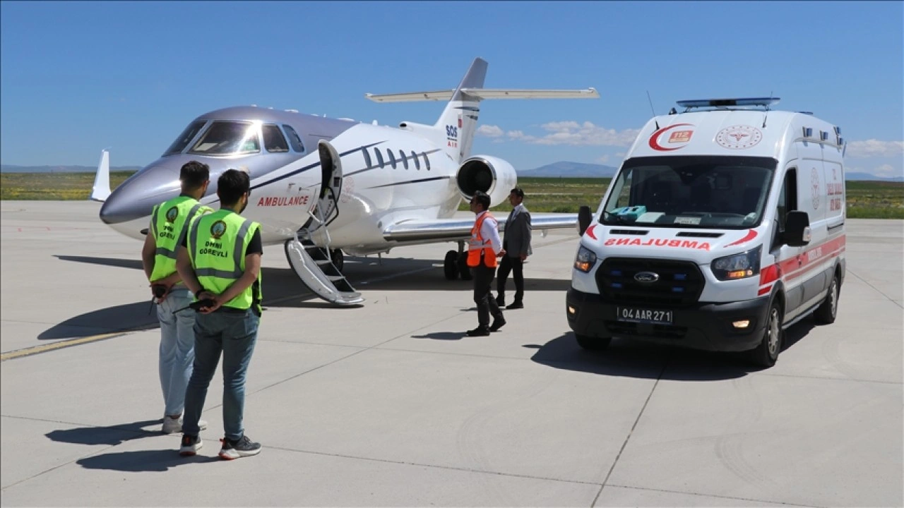 Ağrı'da kalp rahatsızlığı olan bebek ambulans uçakla Ankara'ya sevk edildi