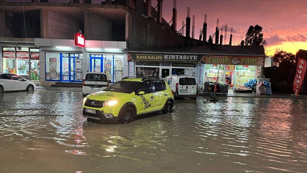 Ağrı'da sağanak yağış etkili oldu