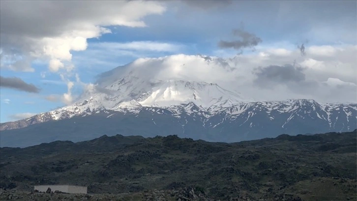 Ağrı Dağı beyaza büründü