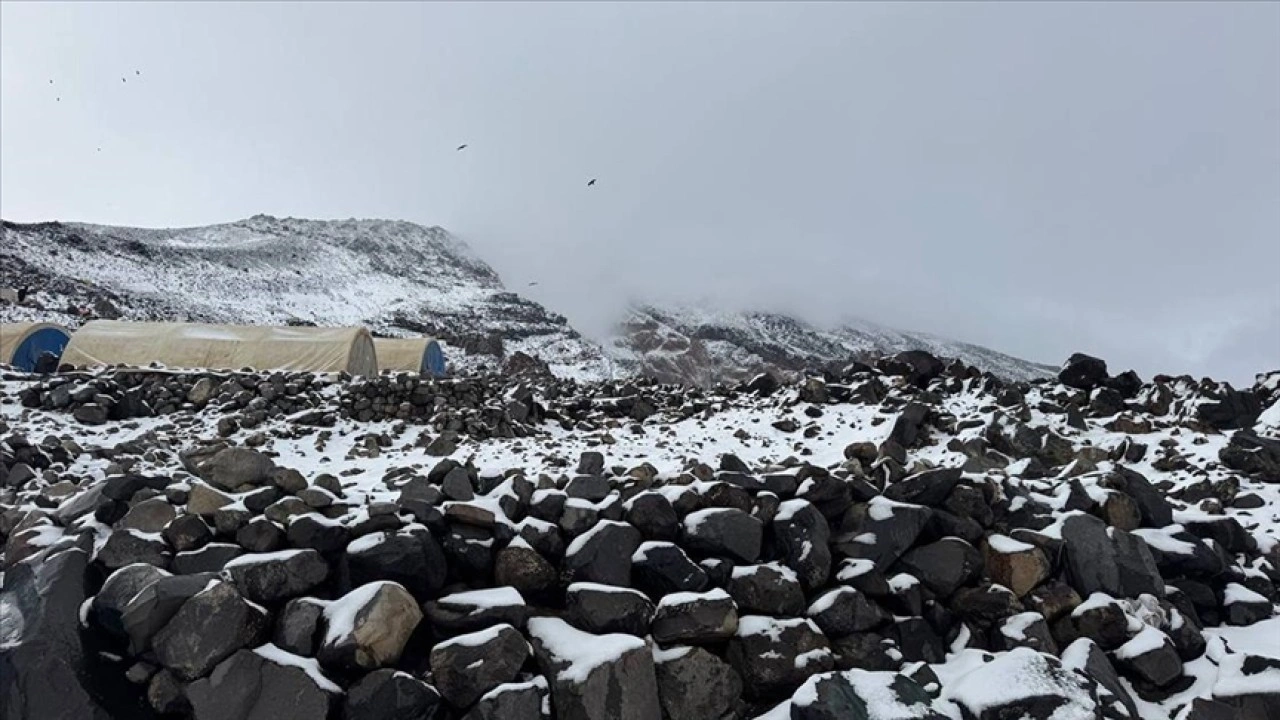 Ağrı Dağı'nda kar yağışı etkili oldu