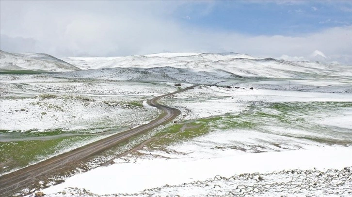 Ağrı, Kars ve Erzincan'ın yüksek kesimleri yeniden karla kaplandı