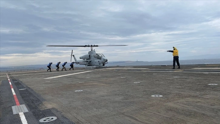 AH-1W Super Cobra ve SH-70 Sea Hawk helikopteri, LHD ANADOLU gemisine ilk inişi gerçekleştirdi