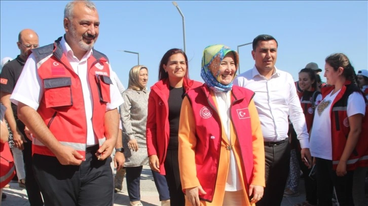 Aile ve Sosyal Hizmetler Bakan Yardımcısı Yenigün, Hatay'da depremzedeleri ziyaret etti