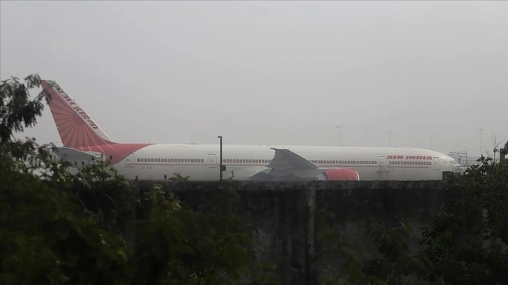 Air India Express, 300 kabin memurunun "hastalanması" üzerine 90 kadar uçuşunu iptal etti