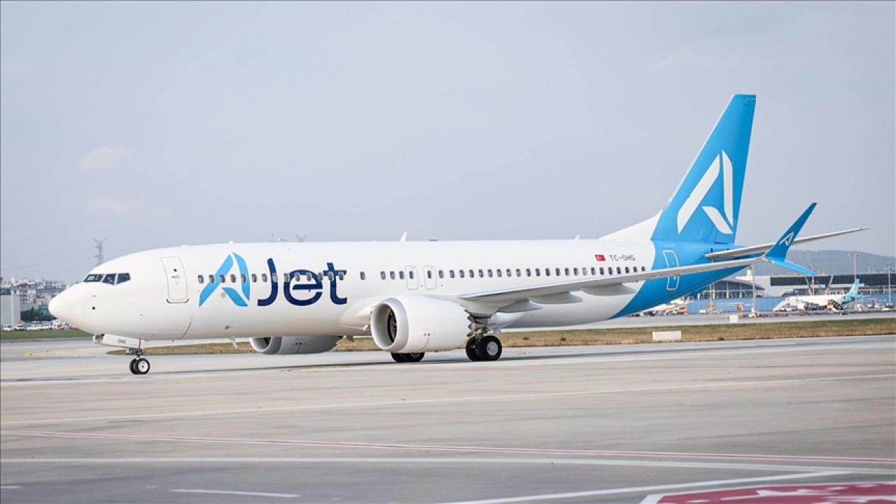 AJet'in fabrika çıkışlı 8. uçağı İstanbul'a geldi