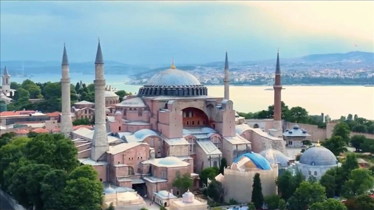 AK Parti'den, "Ayasofya-i Kebir Cami-i Şerifi" paylaşımı