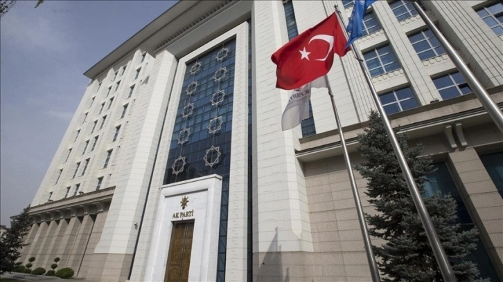 AK Parti, teşkilatlarına 