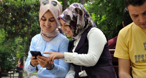 Akıllı banklar öğrencilerin yüzünü güldürdü