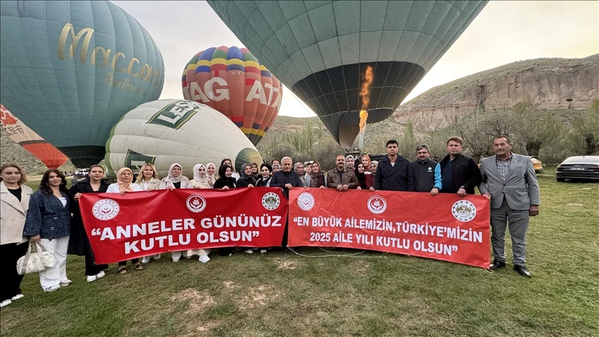 Aksaray'da balon turuna katılan kadınlar Ihlara Vadisi'ni ve Selime Katedrali'ni kuş bakışı izledi