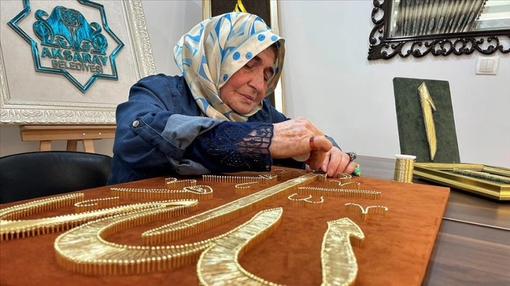 Aksaray'da 80 yaşındaki Zeynep teyze çalışma azmiyle çevresindekilere örnek oluyor