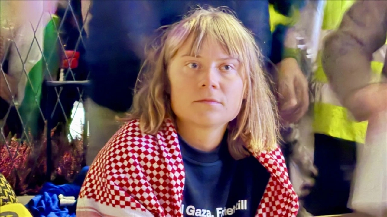 Aktivist Thunberg, İsveç basınına İsrail'de hakaret ve tekmelerle gördüğü kötü muameleyi anlatt