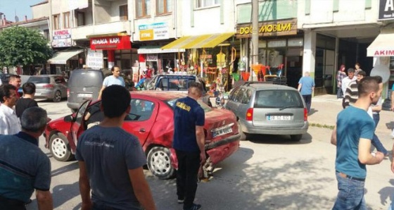 Akyazı’da trafik kazası: 2 yaralı