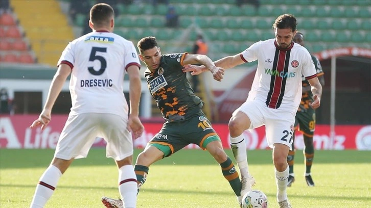 Alanyaspor evinde Fatih Karagümrük ile 2-2 berabere kaldı