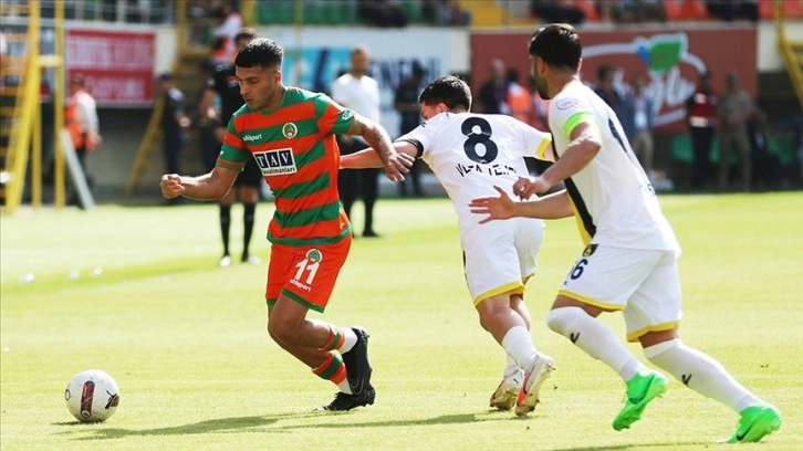 Alanyaspor, İstanbulspor'u farklı geçti