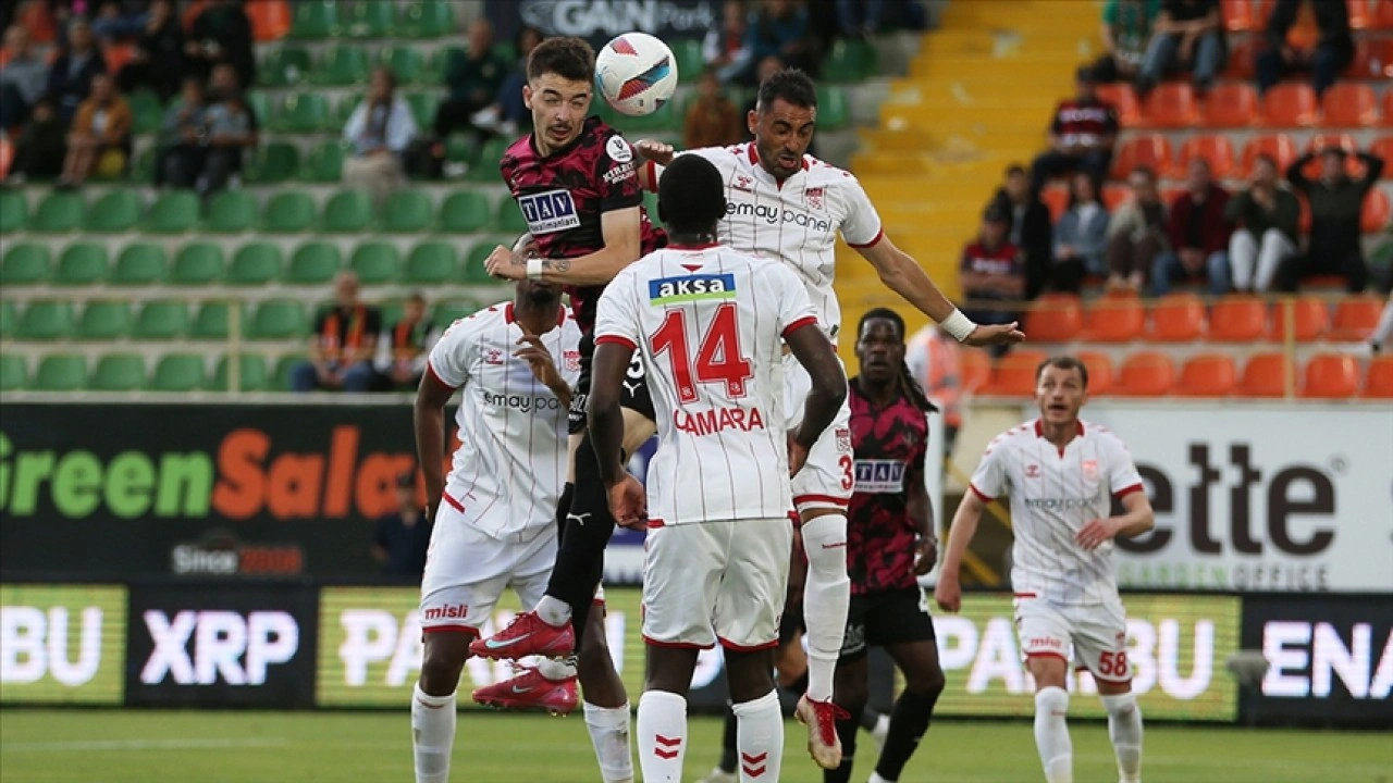 Alanyaspor sahasında Sivasspor'u 2-0 yendi