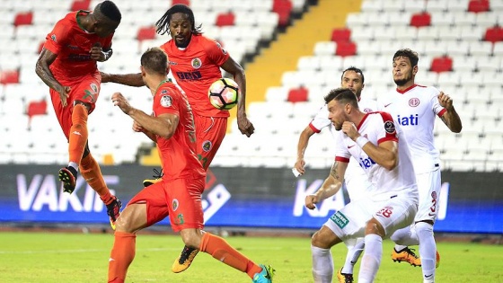 Alanyaspor son dakika golüyle kazandı