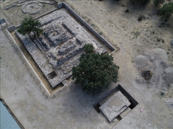 Alexandria Troas'da 2 bin yıllık altar bulundu
