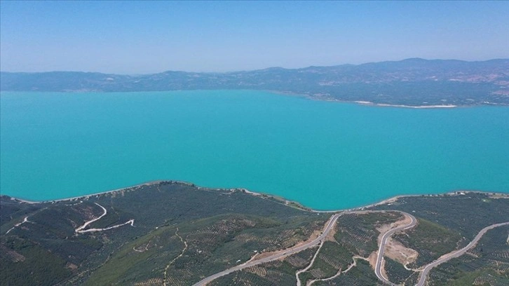 Alg patlamasıyla rengi turkuaza dönen İznik Gölü dronla görüntülendi