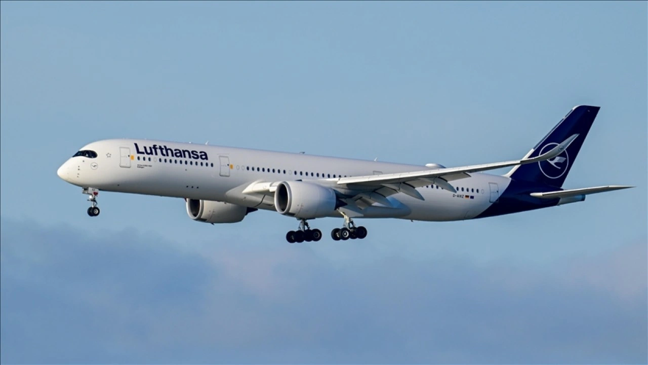 Alman hava yolu şirketi Lufthansa 2030'a kadar 4 bin kişiyi işten çıkaracak
