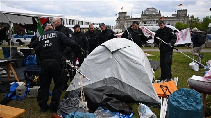 Alman polisi, Berlin'deki Filistin destekçilerinin çadır kampını boşalttı