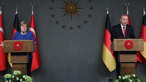 Almanya Başbakanı Merkel: İdlib'ten kaçanlar için maddi katkıya hazırız