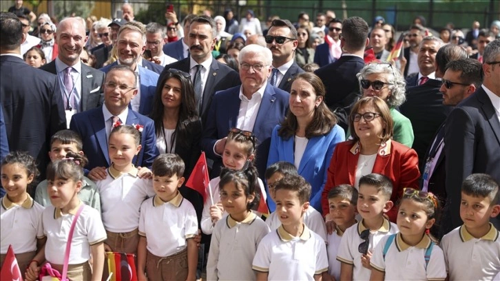 Almanya Cumhurbaşkan Steinmeier Gaziantep'te okul ziyaretinde bulundu