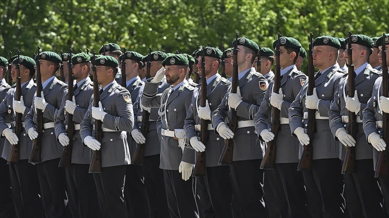 Almanya'da asker sayısını artırmayı hedefleyen yasa tasarısı Federal Mecliste kabul edildi