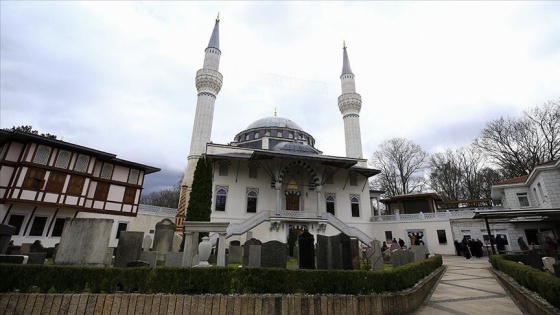 Almanya'da camilerin Mayıs'ta açılması gündemde