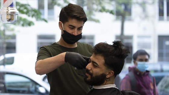 Almanya'da kuaför ve berber salonları yeniden açıldı