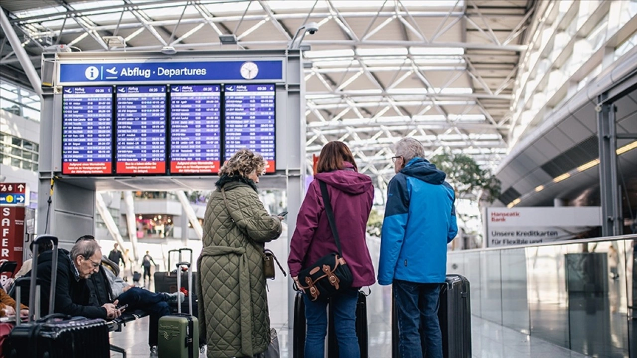 Almanya'da Lufthansa pilotlarının grevi u&ccedil;uş trafiğini etkiliyor