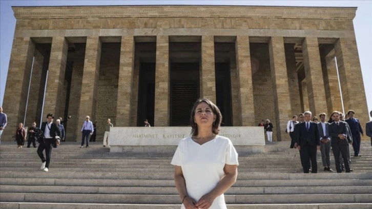 Almanya Dışişleri Bakanı Baerbock, Anıtkabir'i ziyaret etti