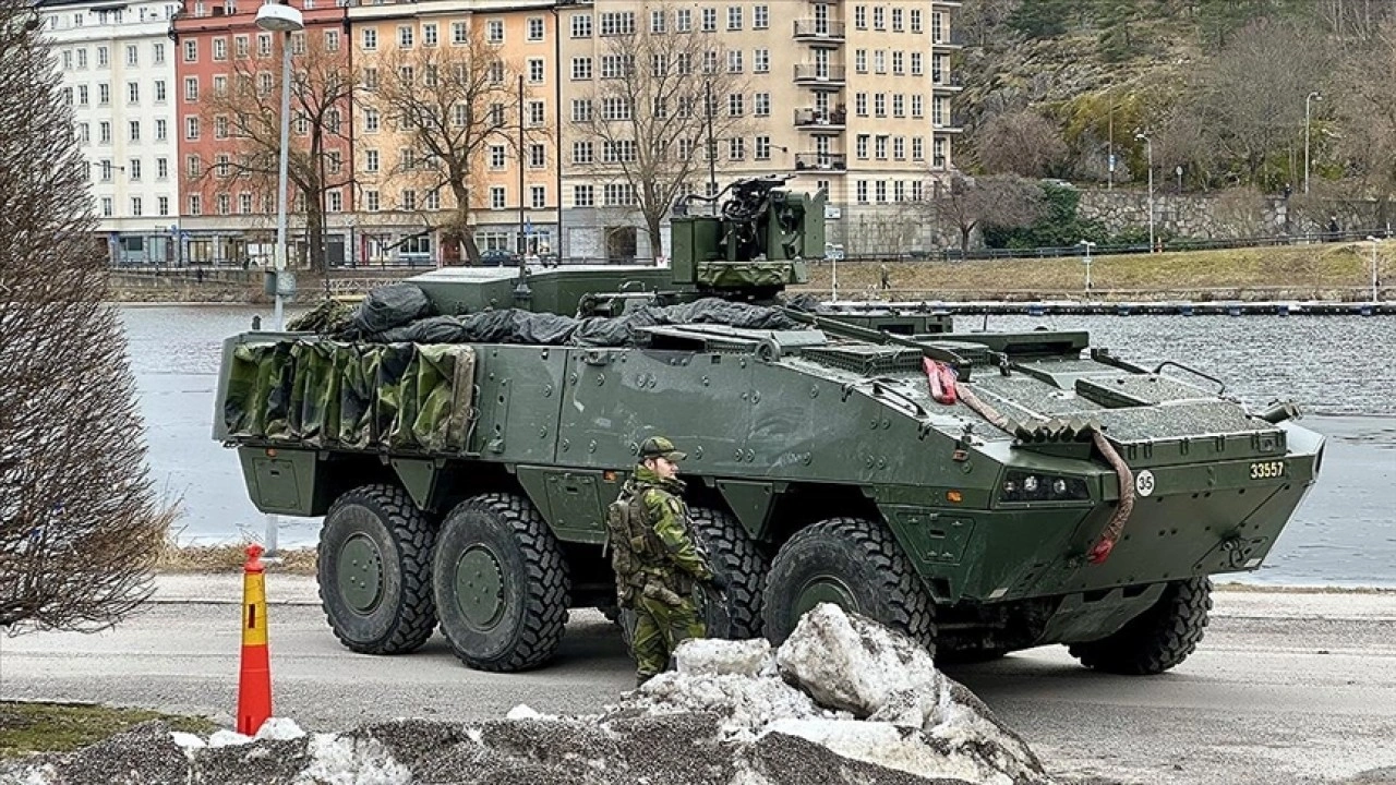 Almanya’nın 1000 adet Leopard 2 tipi ana muharebe tankı alımını değerlendirdiği iddia edildi