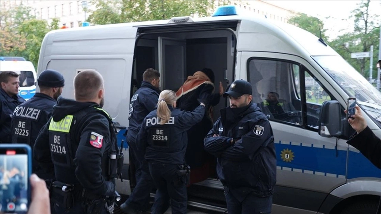 Almanya'nın 8 Ekim'den bu yana soykırım destekçiliği polis şiddetliyle de kendini gösterdi
