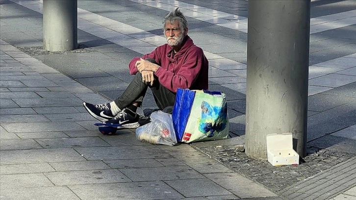 Almanya'da 10 yıldır sokaklarda kalan Peter Schmidt dramatik yaşam hikayesini anlattı