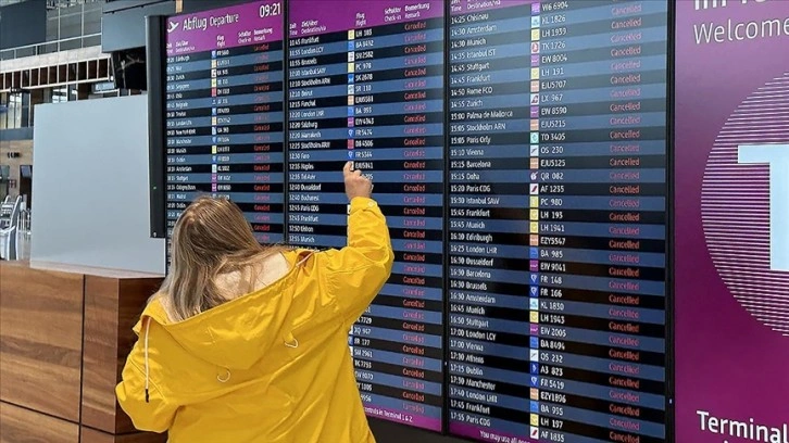 Almanya'da havalimanlarındaki uyarı grevleri bazı uçuşlarda gecikmelere neden oluyor