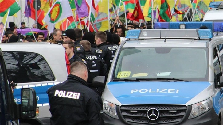 Almanya'da terör örgütü PKK yandaşları Türkiye'nin Hannover Başkonsolosluğuna saldırdı