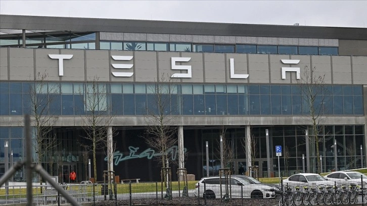 Almanya'da Tesla fabrikasının genişleme planı protesto edildi