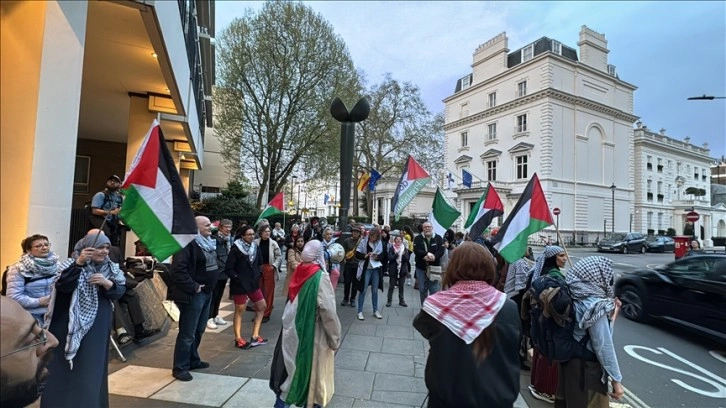 Almanya'nın Filistin Kongresi'ni engellemesi Londra'da protesto edildi