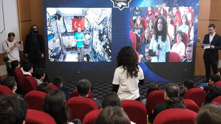 Alper Gezeravcı, astronot olmanın şifrelerini Gebzeli öğrencilerle paylaştı