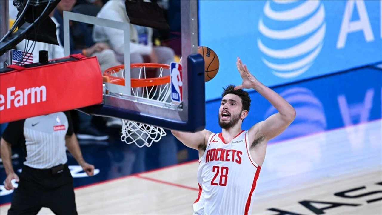 Alperen Şengün, Warriors'a karşı "triple-double"ın kıyısından döndü