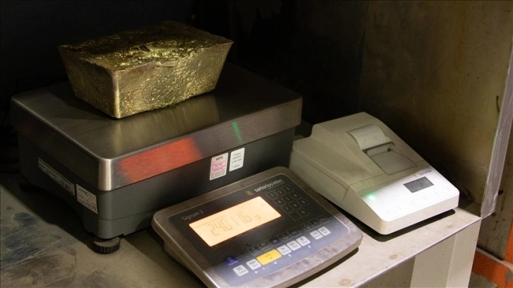 Altının ons fiyatı son 7 ayın en güçlü haftalık yükselişine hazırlanıyor