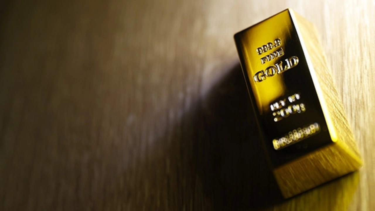Altının ons fiyatı, zayıf dolar ve ABD’de hükümetin kapanması riskiyle rekor yeniledi