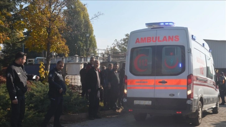 Amasya'da yağ fabrikasının arıtma ünitesinde baygın halde bulunan 6 işçi hastaneye kaldırıldı