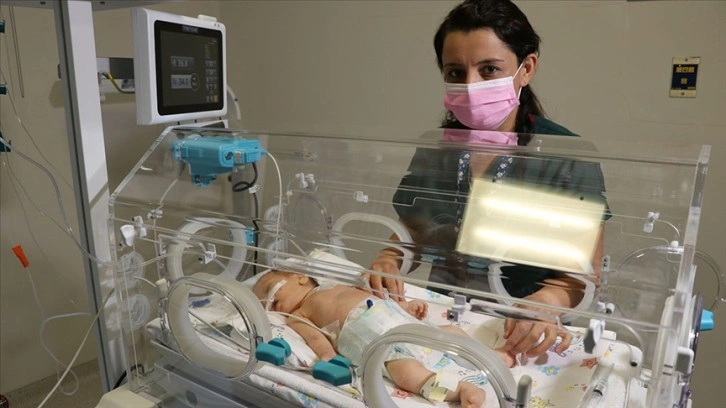 Ambulans helikopterle Adana'ya getirilen bebeğin tedavisi sürüyor