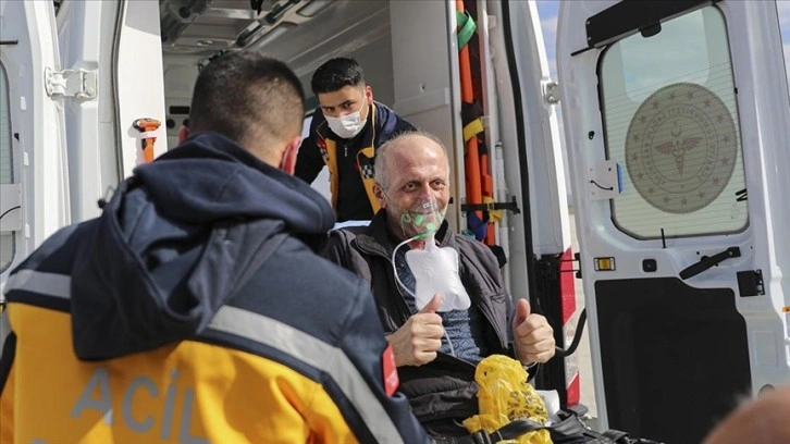 Ambulans uçağın Trabzon-Ankara hattındaki 'nefes' veren operasyonunu AA görüntüledi