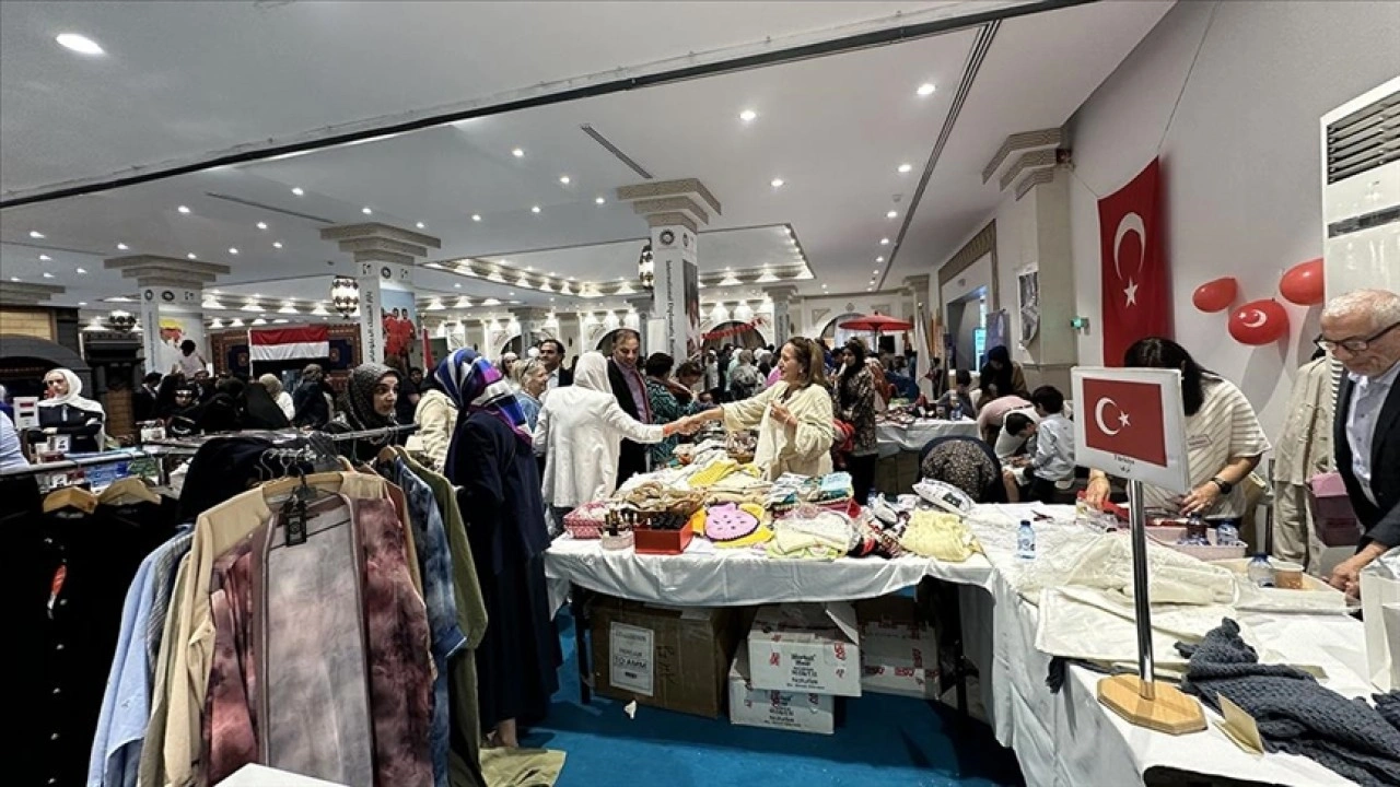Amman'da yetimler yararına düzenlenen kermeste Türk stantlarına yoğun ilgi