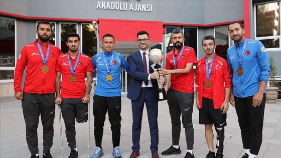Ampute Futbol Milli Takımı, şampiyonluk kupasıyla AA'yı ziyaret etti