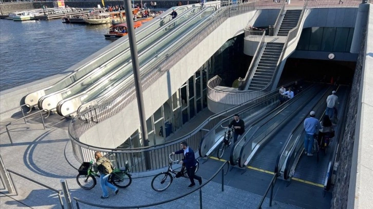 Amsterdam'da dünyanın ilk su altı bisiklet parkı kapasitesini doldurmaya başladı