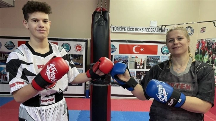 Ana-oğul Dünya Kick Boks Kupası'na hazırlanıyor