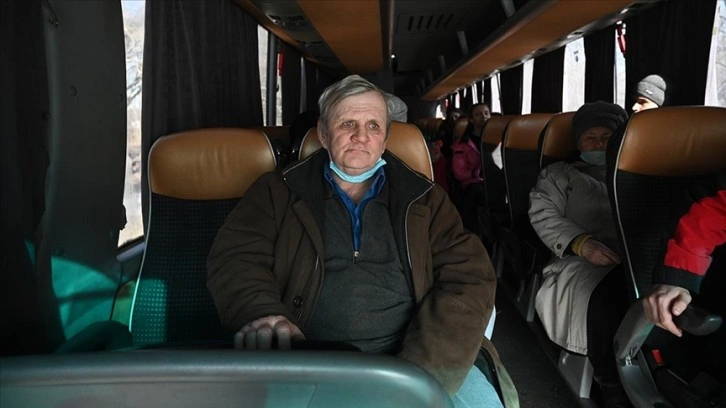 Ukrayna'nın Donbas bölgesinden Rusya'ya sivillerin tahliyesini AA takip ediyor